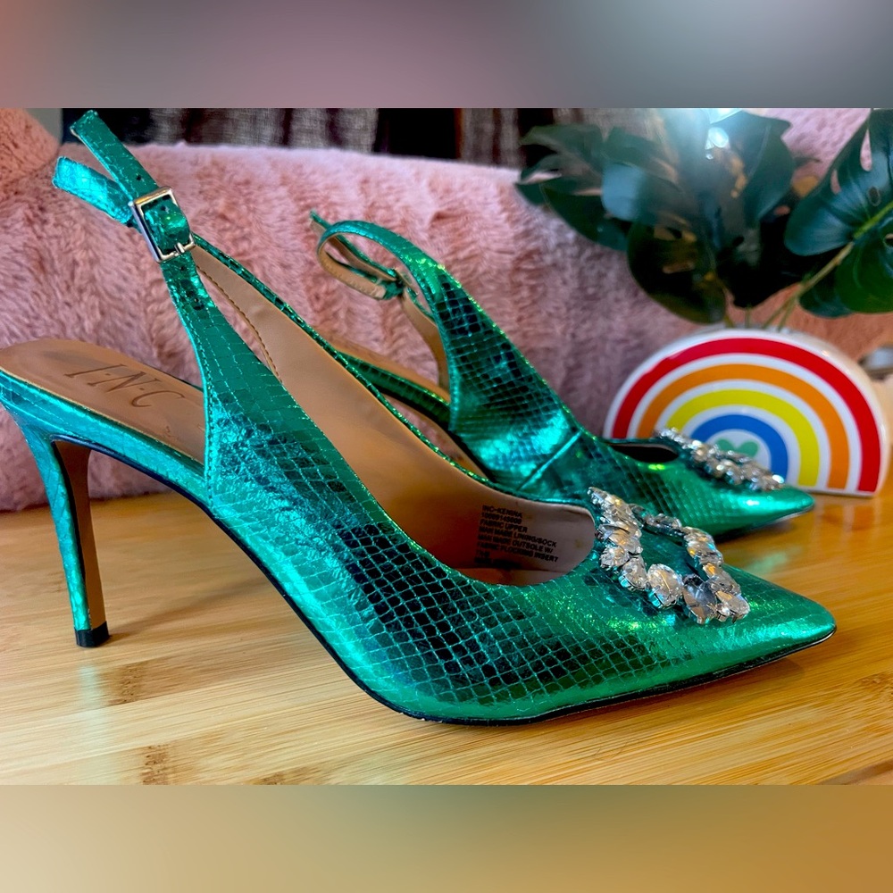 Heels with silver stones